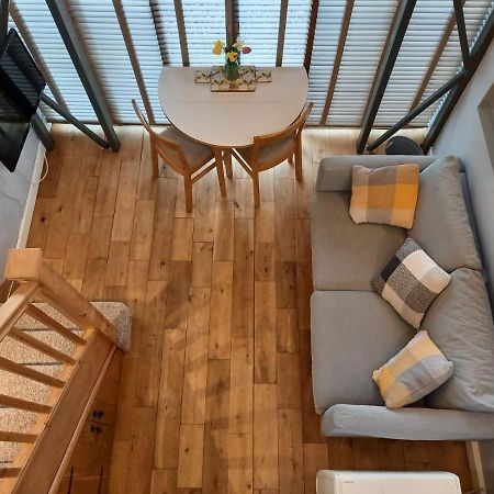 Апартаменты Bishops Farm Торнбери Экстерьер фото